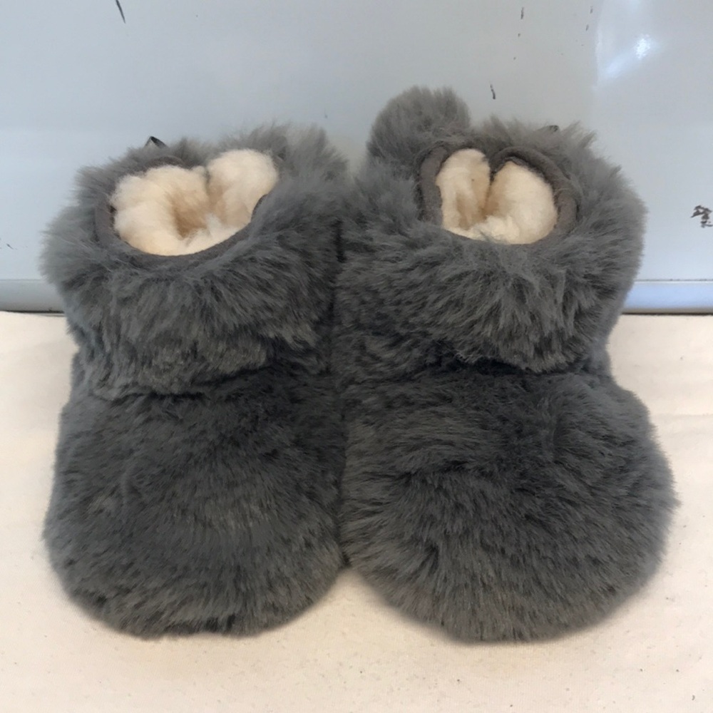 UGG Jessie Cozy
Gray Fluffy Baby Walker Shoes